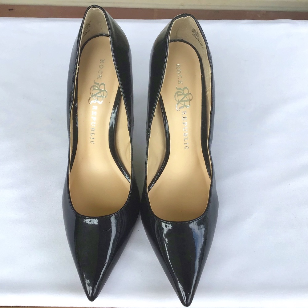 Women’s size 8 black shoes with 3-4” gold heels for evening or work wear.